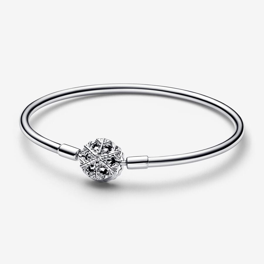 Pandora Moments Sparkling Snowflake Clasp Bangle